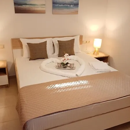 Διαμέρισμα Roses 2 *