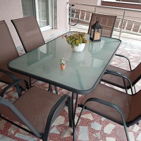 Apartment Roses 2
